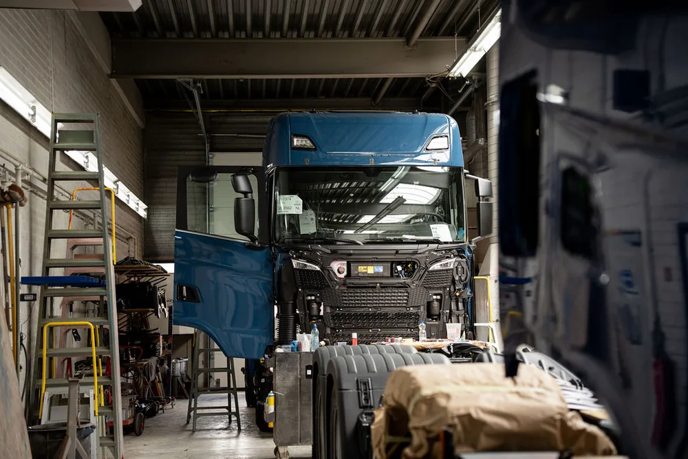 Vrachtwagencabine na het spuitwerk